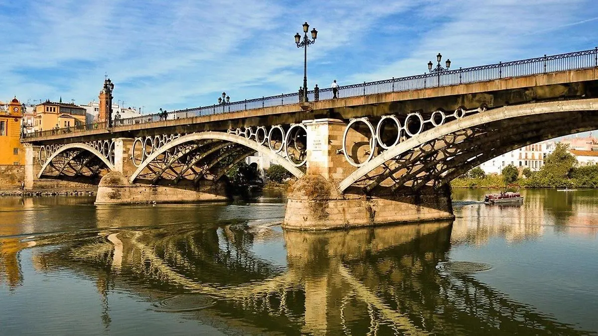 Apartamento En La Mejor Zona De Triana, Junto Al Puente Sevilla